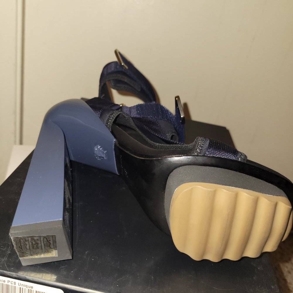 Sandals - Picture 2 of 9